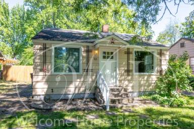 Main picture of 921 Woodlawn St