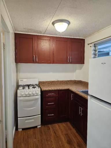 Main picture of 2064 Young St