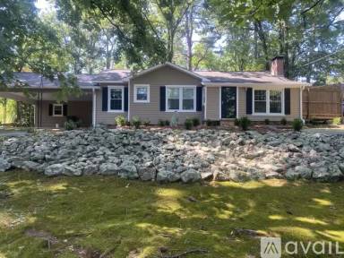 Main picture of 1208 Golf Links Rd