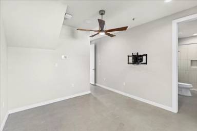 Main picture of 1146 E Euclid Ave