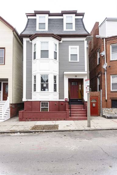 Main picture of 36 Monmouth St