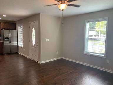 Main picture of 401 Oakwood Rd