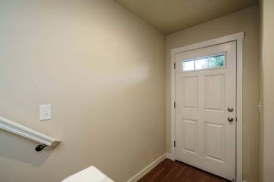 Main picture of 840 NE 109th Ct