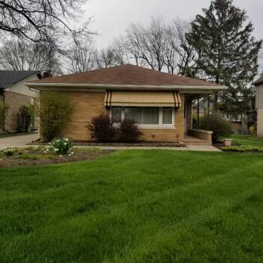 Main picture of 5701 S Elm St