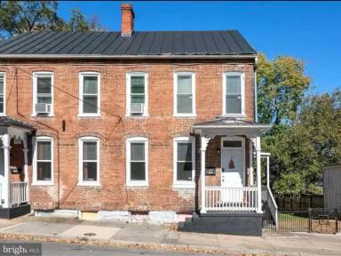 Main picture of 122 E Leicester St