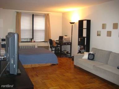 Main picture of 200 W 18th St