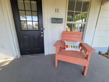 Main picture of 11 E Thatcher St