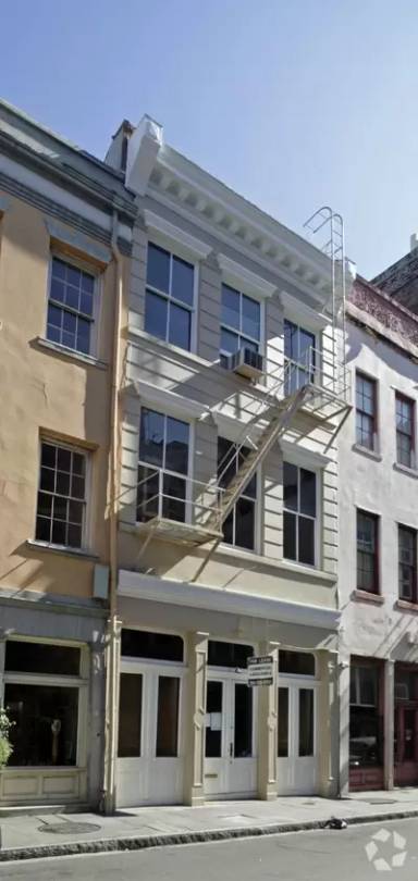 Main picture of 230 Chartres St