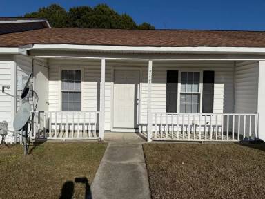 Main picture of 715 - 719 Pinewood Dr