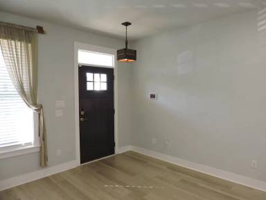 Main picture of 1058 W Brainerd St