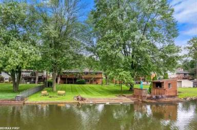 Main picture of 373 S Cass Lake Rd