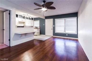 Main picture of 709 W 26th St