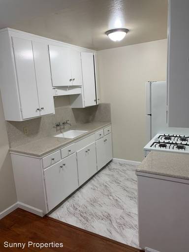 Main picture of 418 Roosevelt Ave