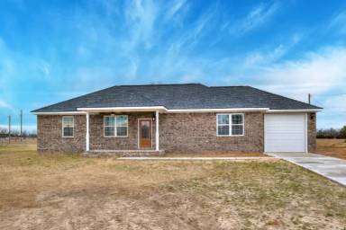Main picture of 264 Pioneer Dr