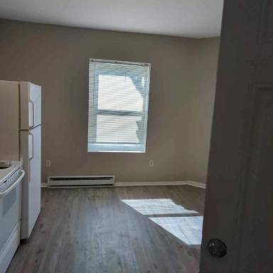 Main picture of 601 E 10th St