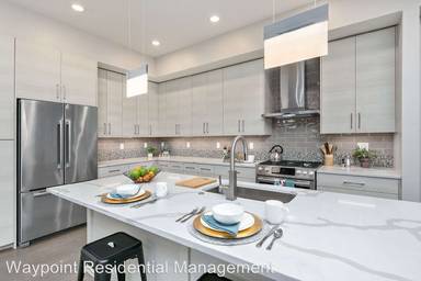 Main picture of 880 W River St