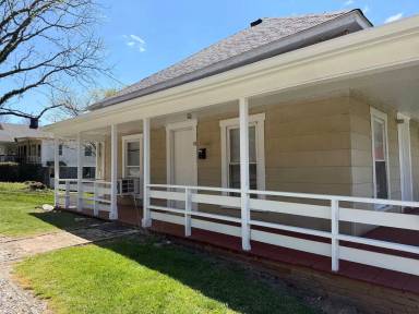 Main picture of 12 1/2 Long St