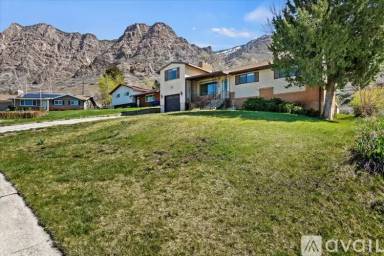 Main picture of 688 Hislop Dr