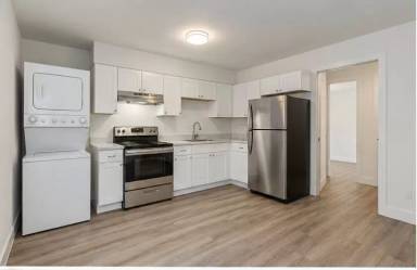 Main picture of 149 E 1st St