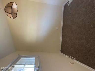 Main picture of 419 N 3rd Ave