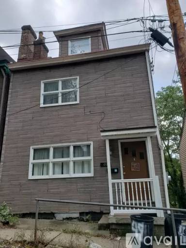 Main picture of 49 Sterling St