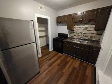 Main picture of 439 E 111th Pl