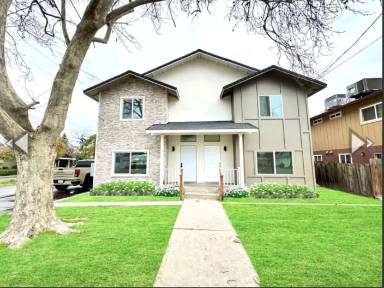 Main picture of 1020 N Olive Ave