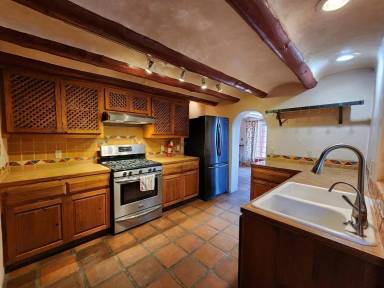 Main picture of 1703A Jay St