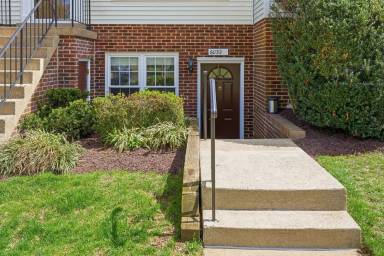 Main picture of 6032 Old Landing Way