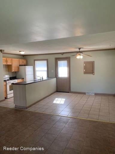 Main picture of 7918 Walnut Ave