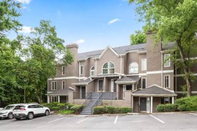 Main picture of 24 Saint Claire Ln NE