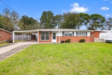 Main picture of 210 Spencer Dr