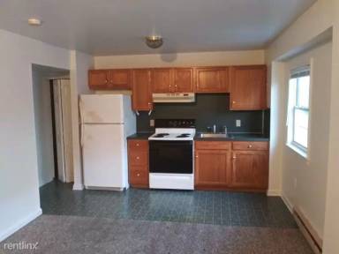 Main picture of 142 E Main St