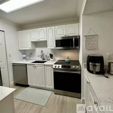 Main picture of 10795 SW 108th Ave