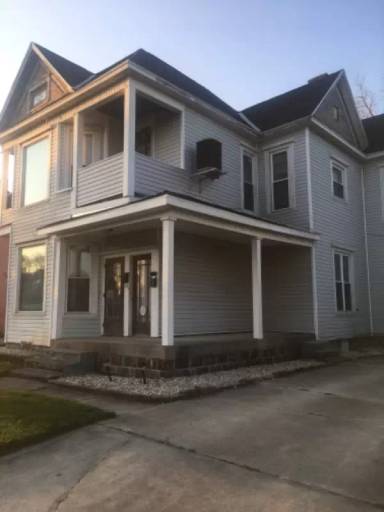 Main picture of 125 1/2 Center St