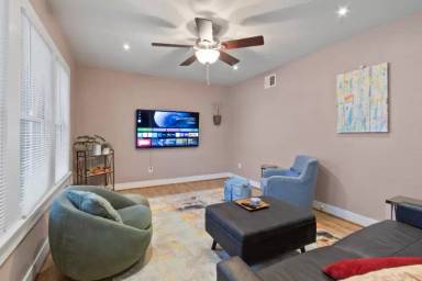 Main picture of 4726 Summit St