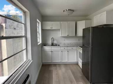 Main picture of 1225 E New Haven Ave