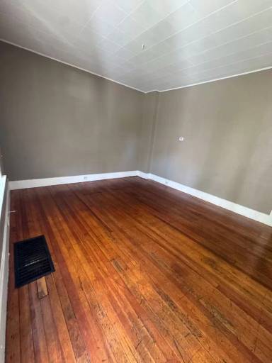Main picture of 1010 Elm St