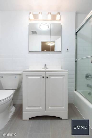 Main picture of 224 E 81st St