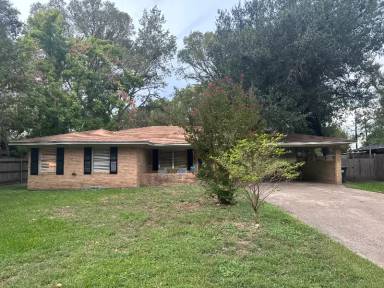 Main picture of 2016 Fairfax Dr