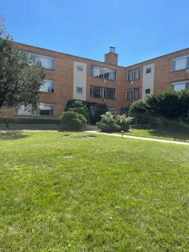 Main picture of 7529 N Maplewood Ave
