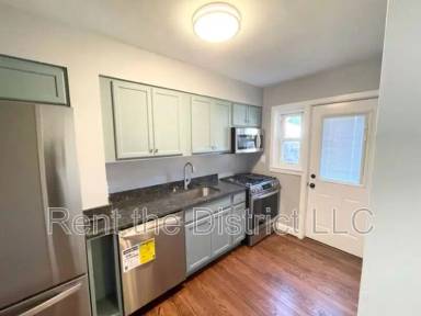 Main picture of 4710 8th St NE