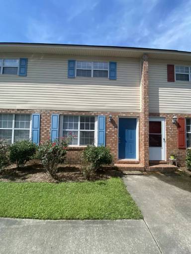 Main picture of 114 Pinewood Street