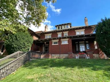Main picture of 1746 Summit St