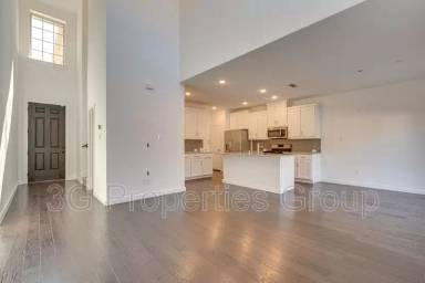 Main picture of 2725 Splendor Ln