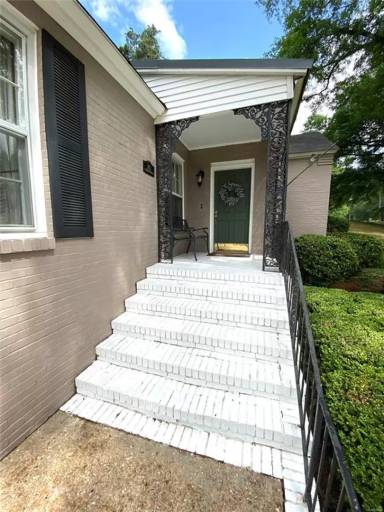 Main picture of 269 N Northington St