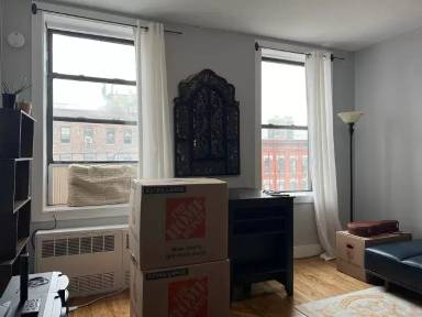 Main picture of 102 E 116th St