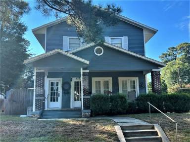 Main picture of 457 Dalzell St