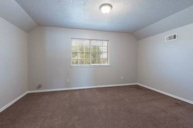 Main picture of 2615 Raspberry Ln