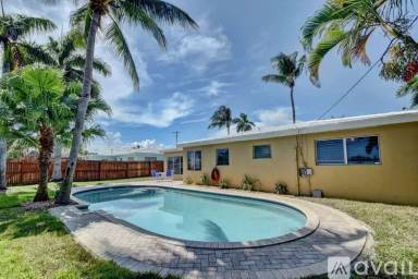 Main picture of 400 NE 29th St